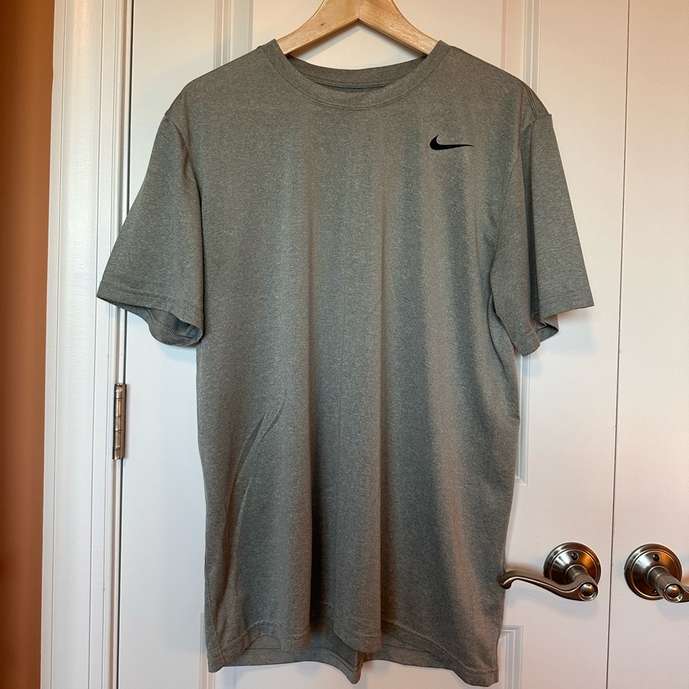 Nike Dri-FIT Gray Tee, excellent condition, men’s size L.